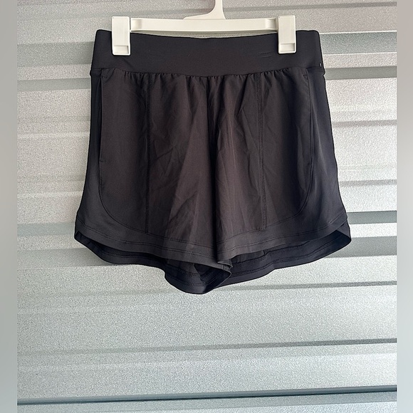 Women’s TEKGEAR Active Flowey Workout Running Shorts Size Medium NWT - Picture 1 of 13
